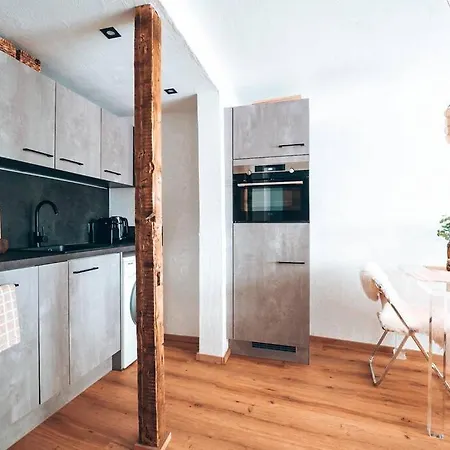 Apartment Charming Close To The Slopes, Skiing & Hiking Zell am See